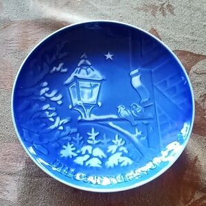 nostalgic 1983 blue porcdlain Copenhgen Bing & Grondahl Denmark collectors plate
